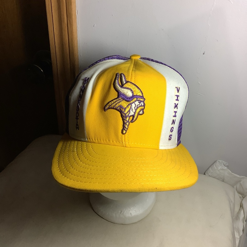 Vintage AJD Lucky Stripes 1980’s MINNESOTA VIKINGS Truckers Cap/Hat